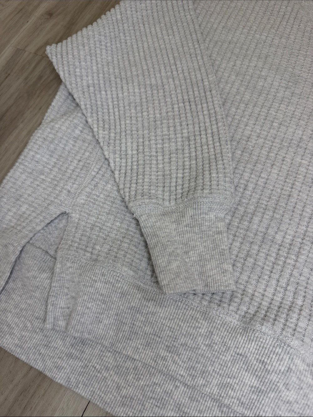 American Eagle V-Neck waffle womens Knit Sweater - Light Gray Sz XS - Picture 5 of 11